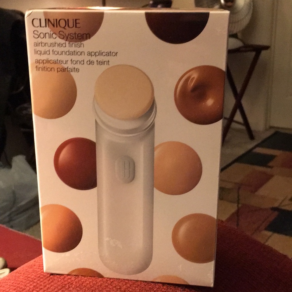 Clinique Sonic System liquid foundation applicator