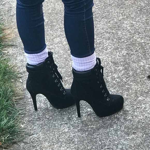 Black booties - Picture 1 of 3