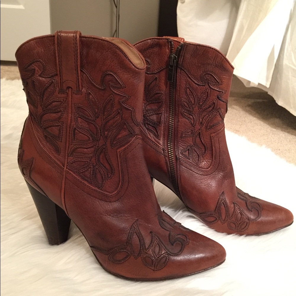 Like new Frye ankle boots