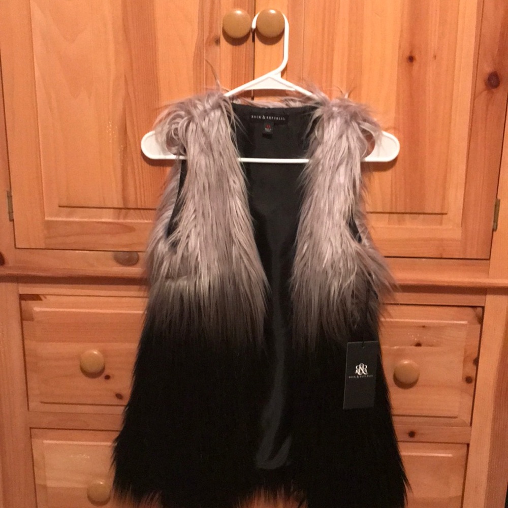 Rock and Republic Faux Fur Vest NWT size XS