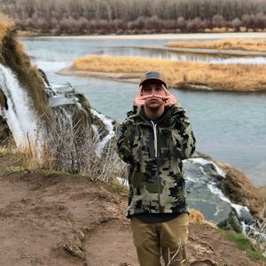 Meet your Posher, Cameron