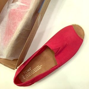 *MOVING SALE* BRAND NEW Raspberry Suede Toms
