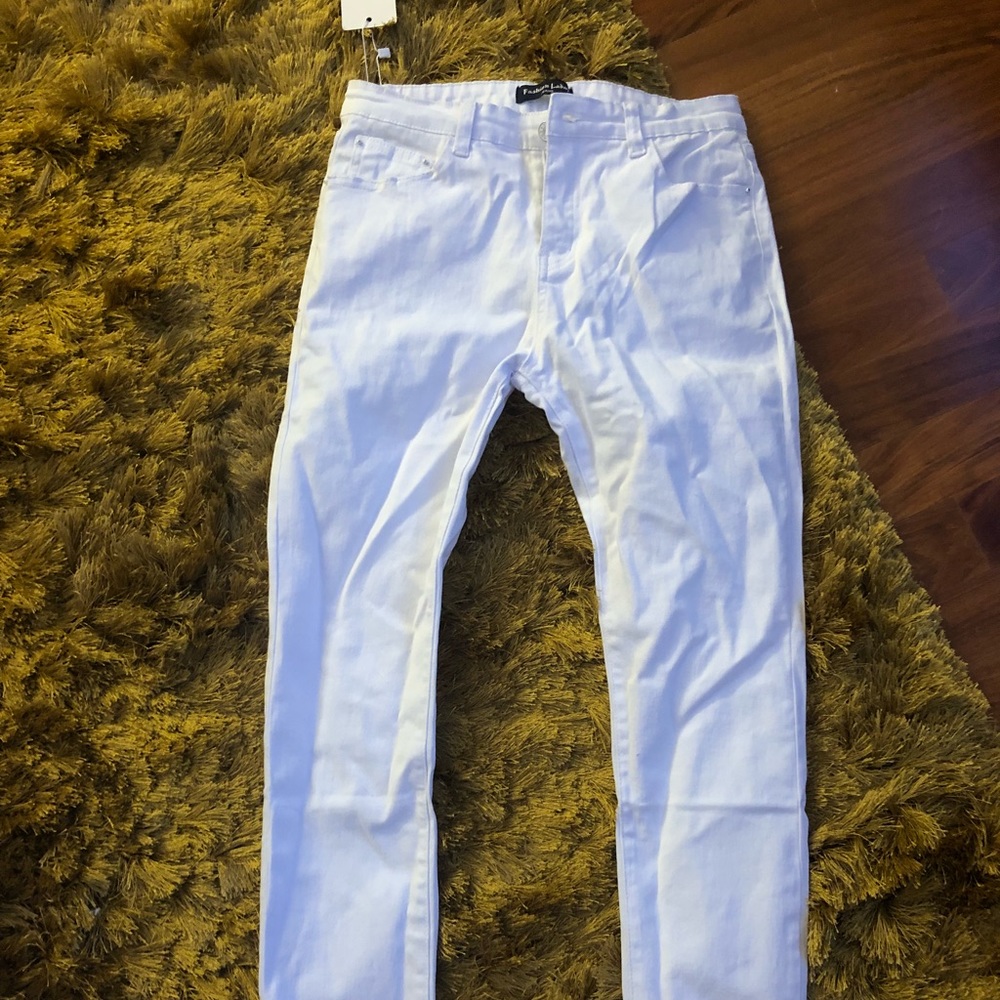 White denim pants