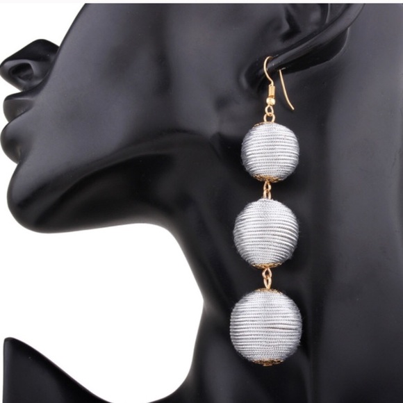 🎁 "My Shyness" Earrings - Picture 3 of 5