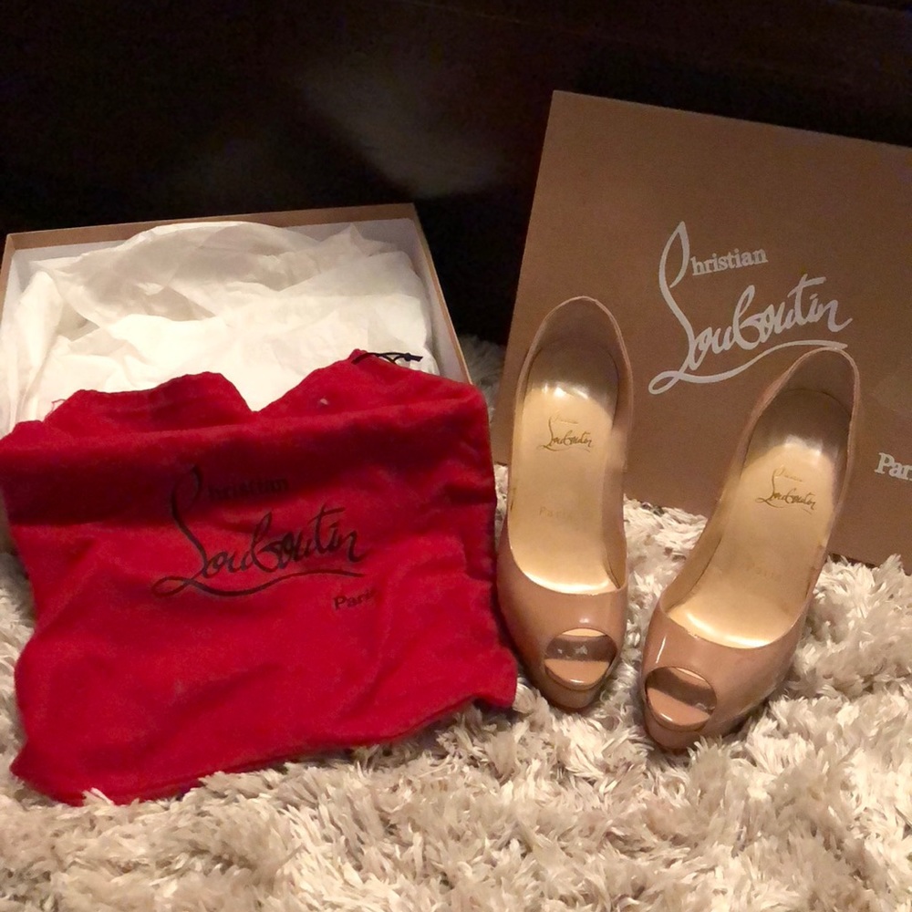 Christin Louboutin lady Peep nude