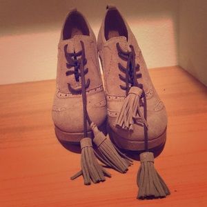 Tommy Hilfiger light brown heels