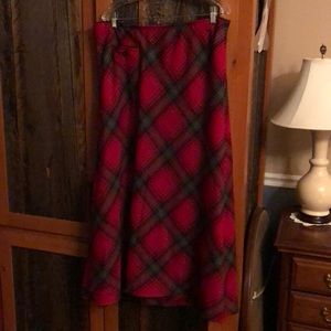 Plaid skirt with small front pocket.