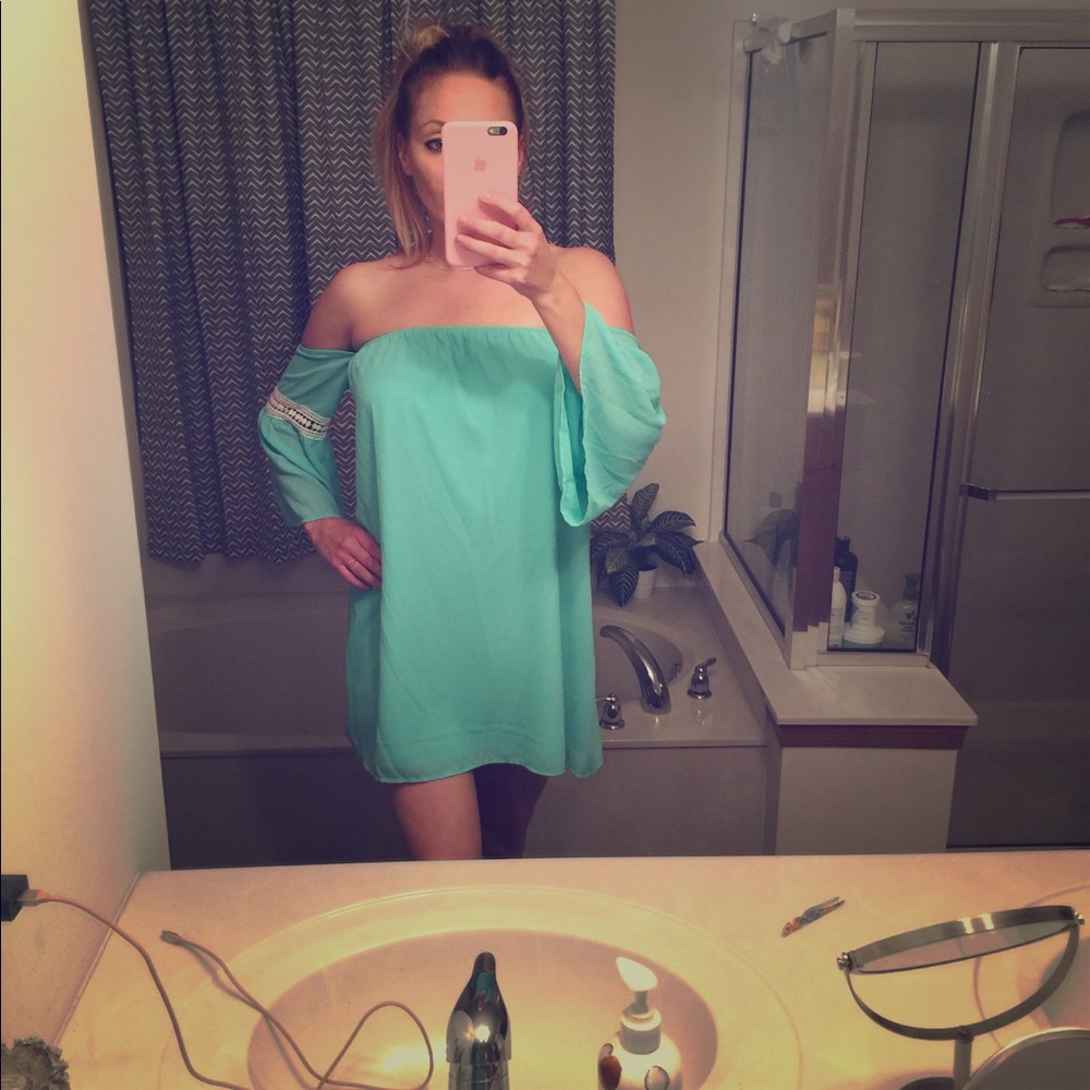 Off the shoulder dress 🎀