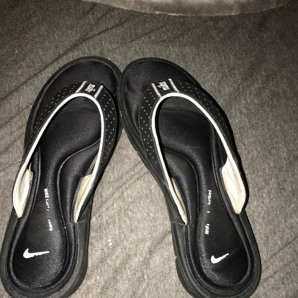 Nike memory foam flip flops