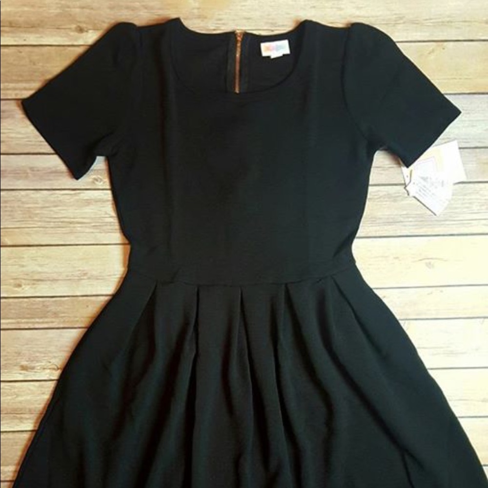 Lularoe black Amelia nwt very hard to find!!!