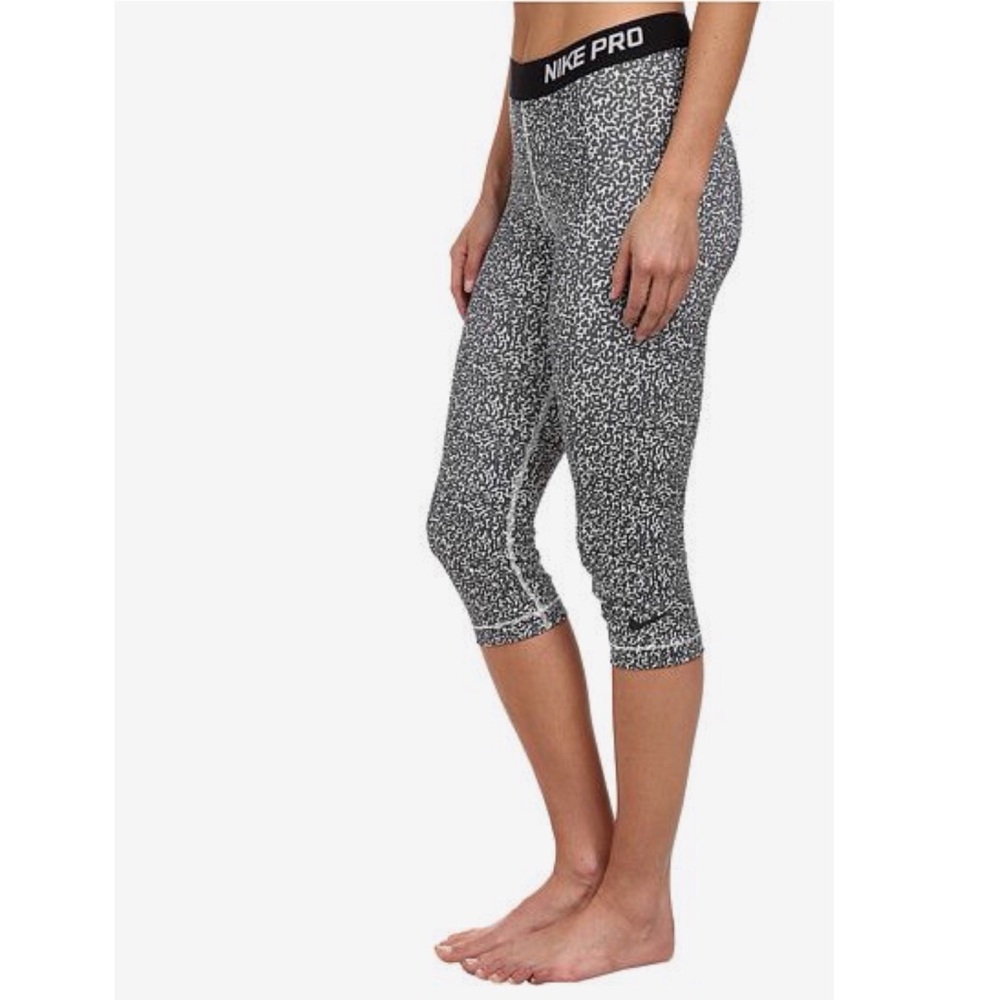 Nike Pro Mezzo printed capri leggings