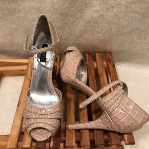 White House l Black Market peep toe heels