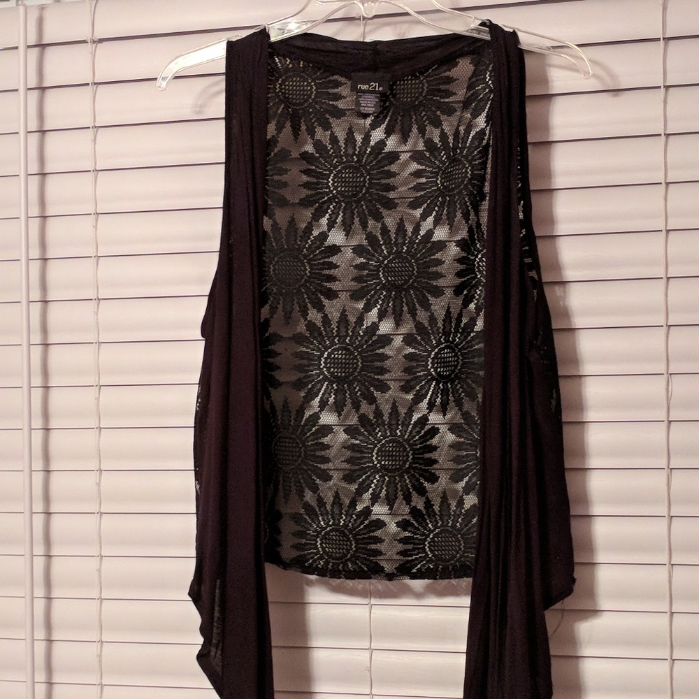 A sleeveless vest.