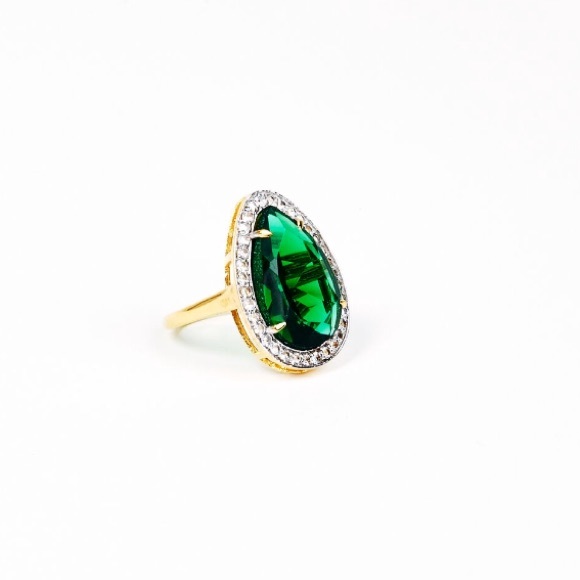 Emerald Green Pear Cocktail Ring - Picture 2 of 2