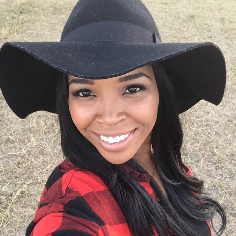 Meet your Posher, Alexandra