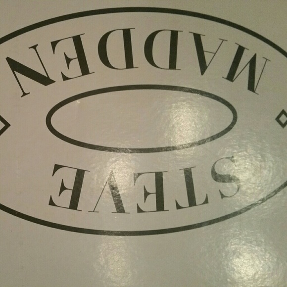 STEVE MADDEN FARAAH black suede laceup. - Picture 5 of 7