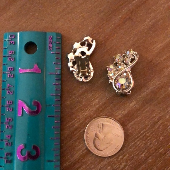 Vintage Clip On Earrings - Picture 6 of 6