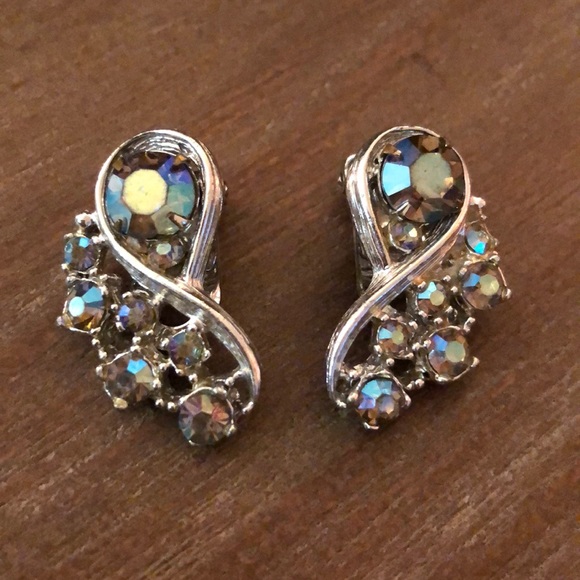 Vintage Clip On Earrings - Picture 4 of 6