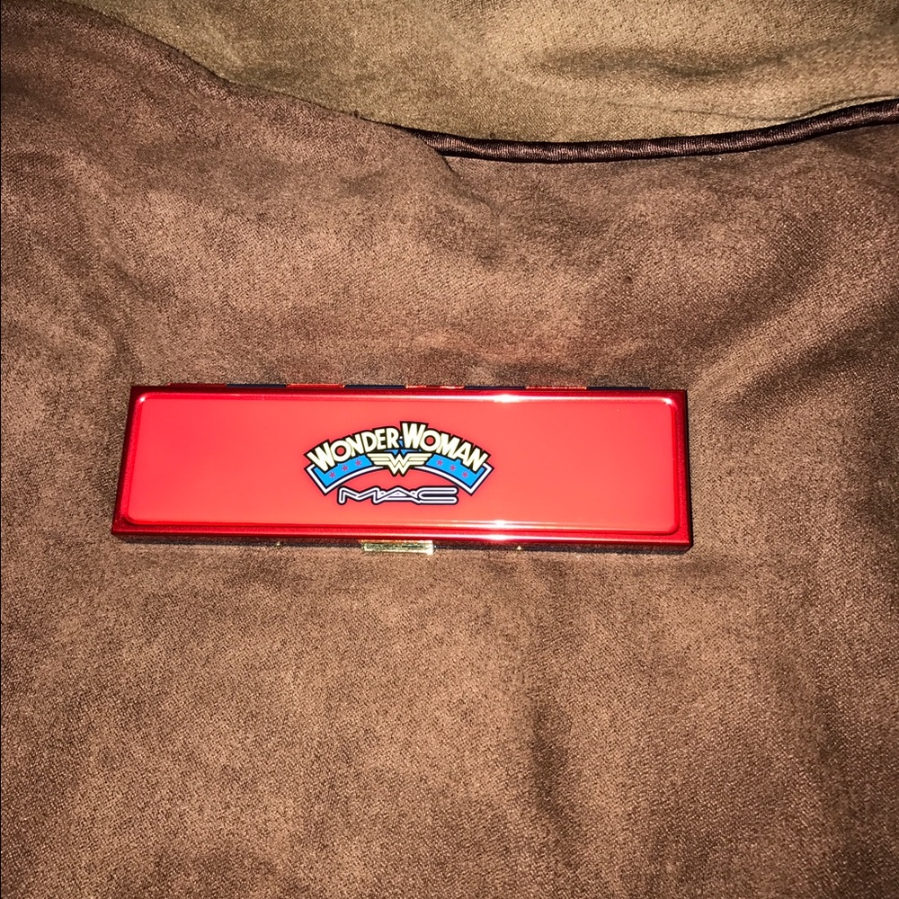 Mac Wonder Woman eyeshadow palette
