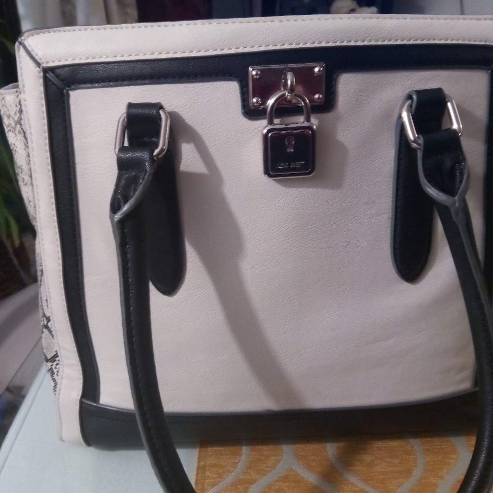 Nine West purse👜 **SOLD**