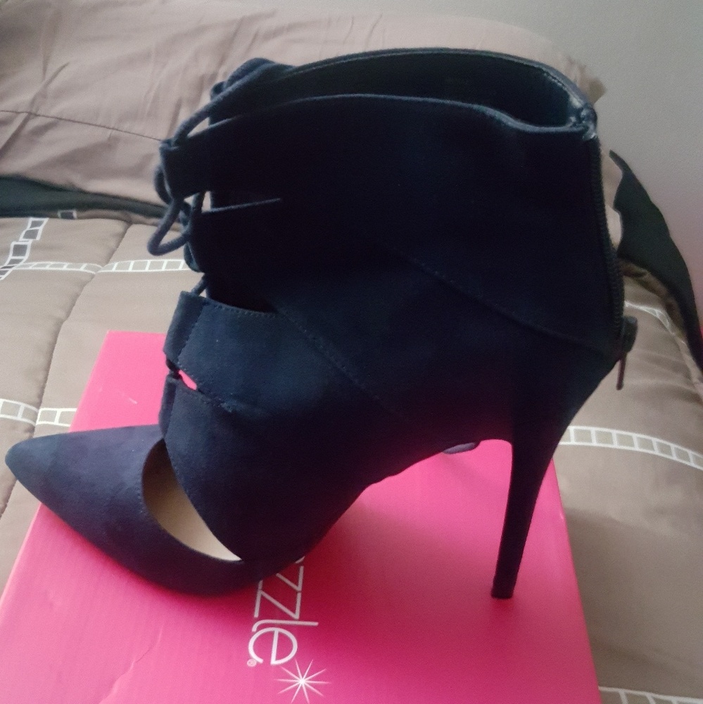 Navy Heels