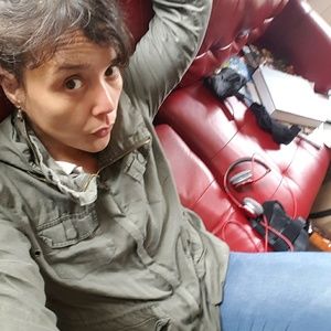 Meet your Posher, Enna