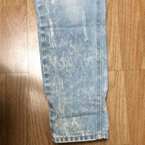 COMFY HIGH RISE CROPPED DISTRESSED BOYFRIEND DENIM - Picture 4 of 6