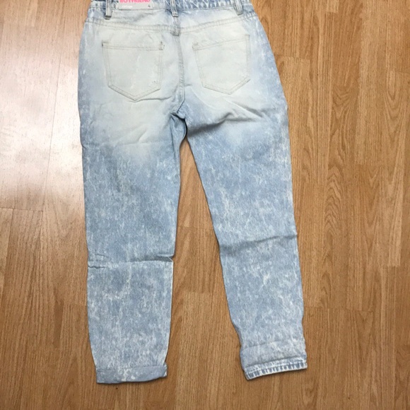 COMFY HIGH RISE CROPPED DISTRESSED BOYFRIEND DENIM - Picture 5 of 6