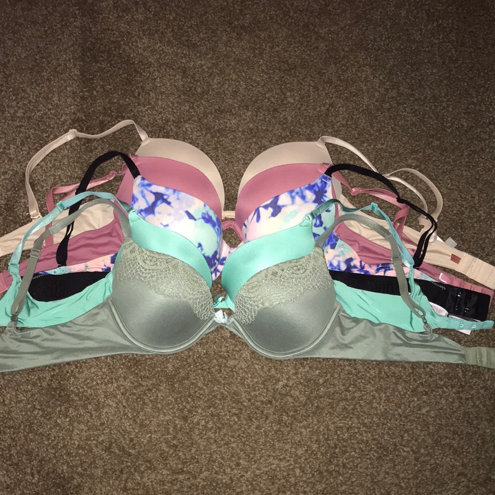 SOLD on Facebook ❤️34B Victoria Secret Bras❤️