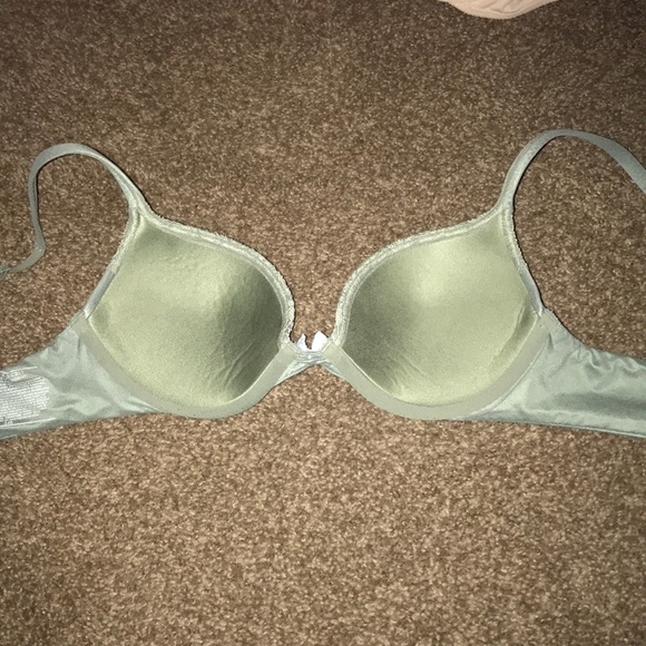 SOLD on Facebook ❤️34B Victoria Secret Bras❤️ - Picture 2 of 6