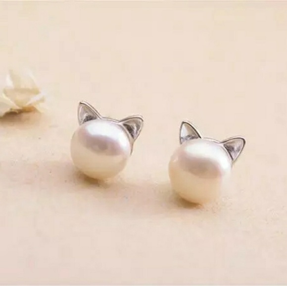 Cat Ears Pearl Earrings - Picture 2 of 4
