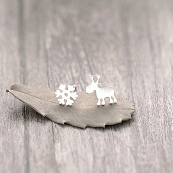Snowflake and Reindeer Earrings - Picture 4 of 5