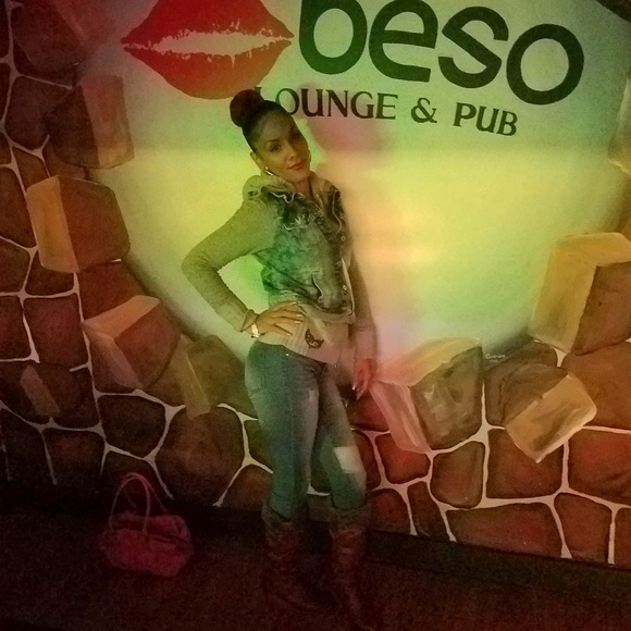 Meet your Posher, Shirina - Picture 1 of 1