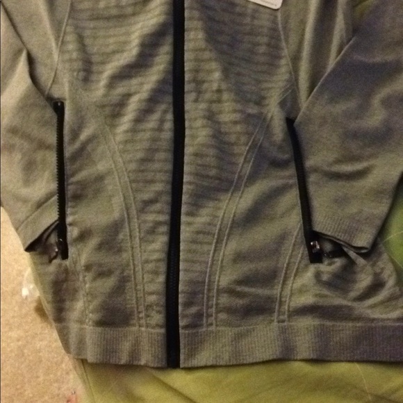 NWT L/XL track jacket zip front - Picture 2 of 4