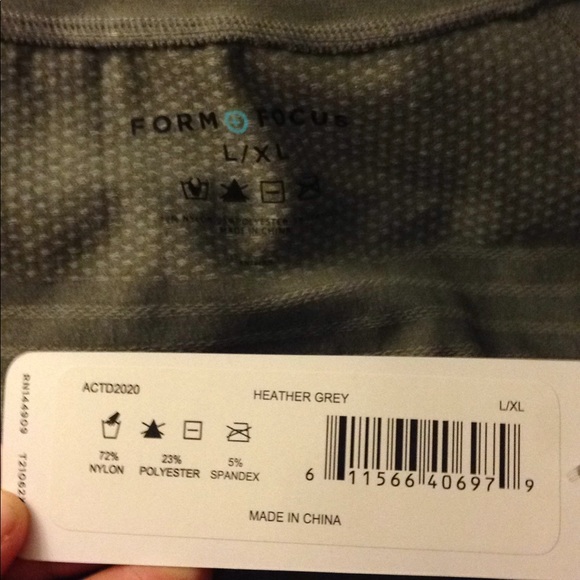 NWT L/XL track jacket zip front - Picture 3 of 4