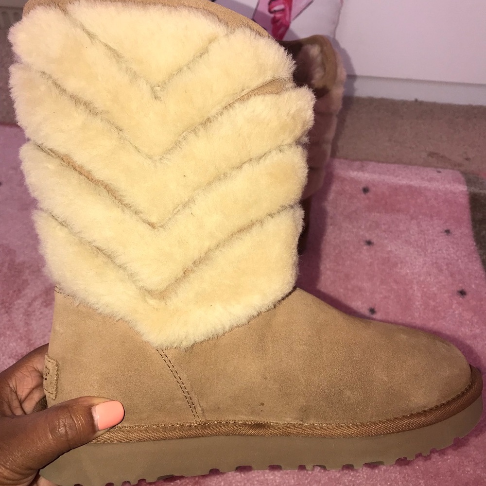 Women’s UGG Boots - Picture 4 of 6