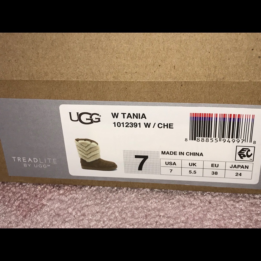 Women’s UGG Boots - Picture 6 of 6