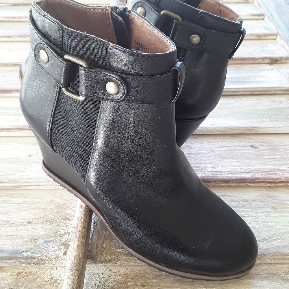 Susana Keely Wedge Bootie