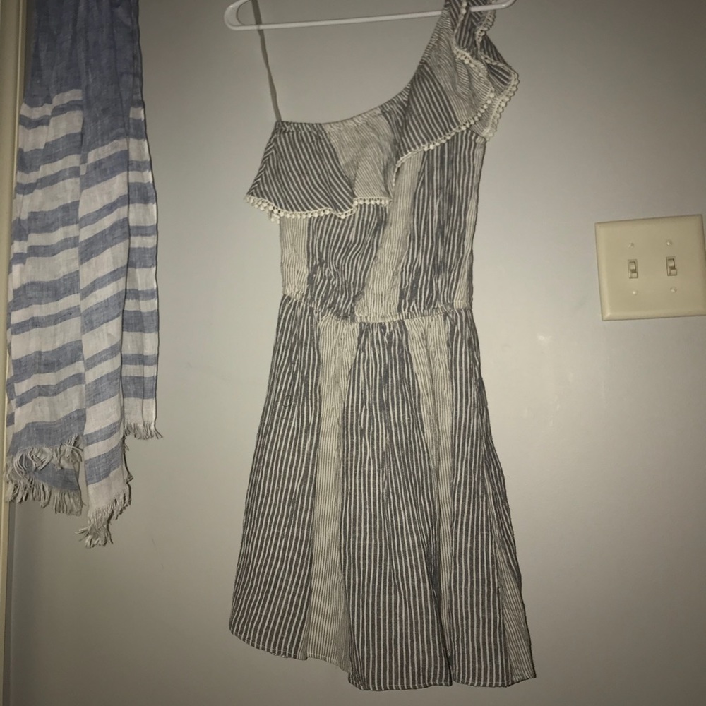 AMERICAN EAGLE ONE SHOULDER DRESS!! - Picture 2 of 5