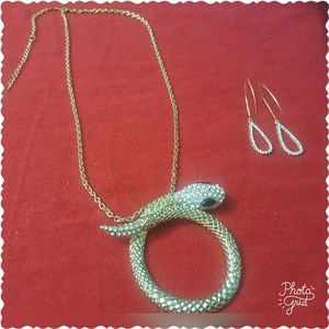 🎀BOGO HALF OFF🎀 Gold & Rhinestone set