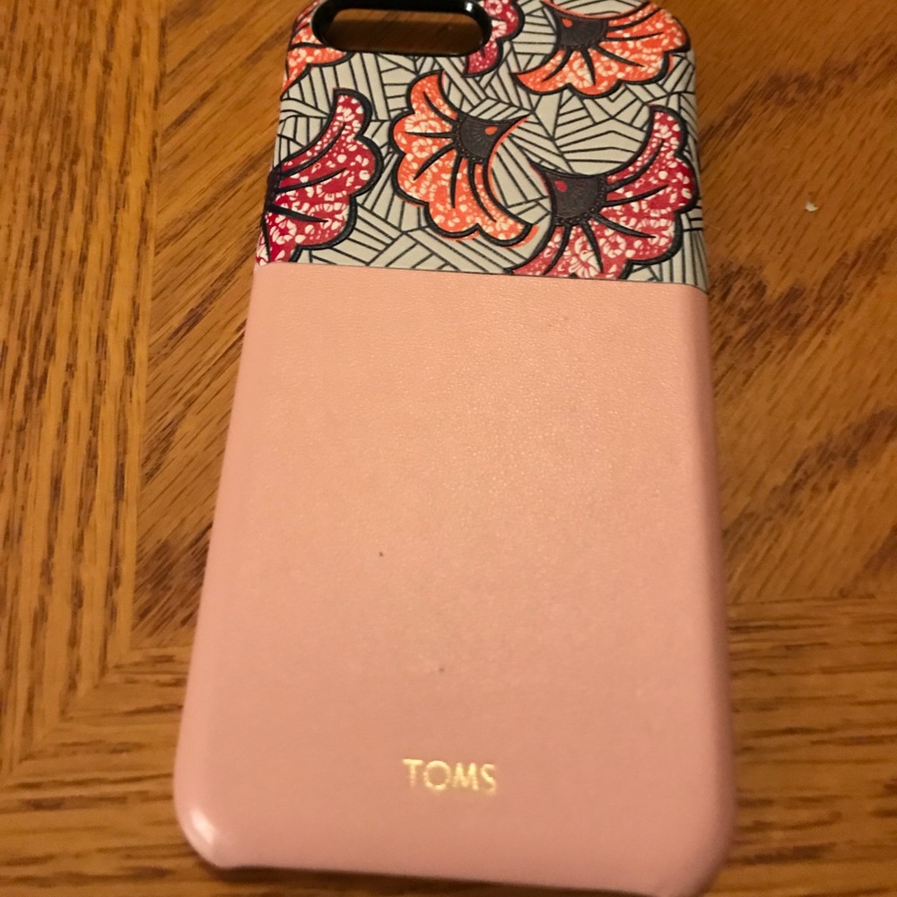 Toms cell iphone  7 Plus case