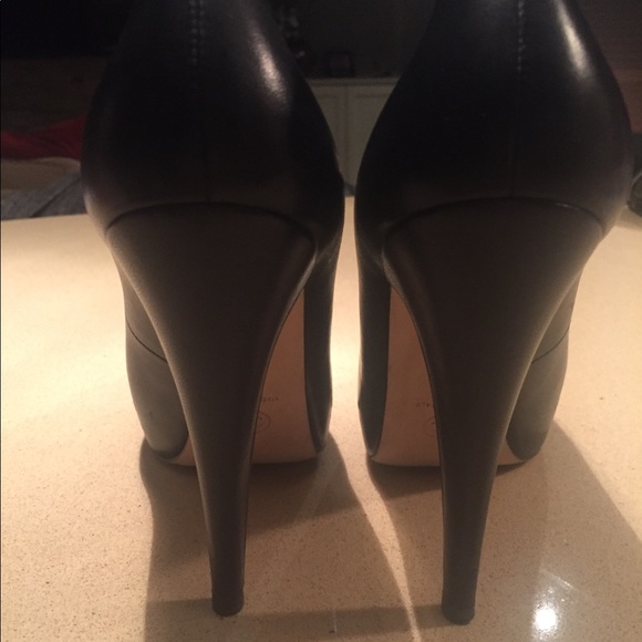 SOLD Chanel black leather cap toe pumps size 37.5 - Picture 3 of 5