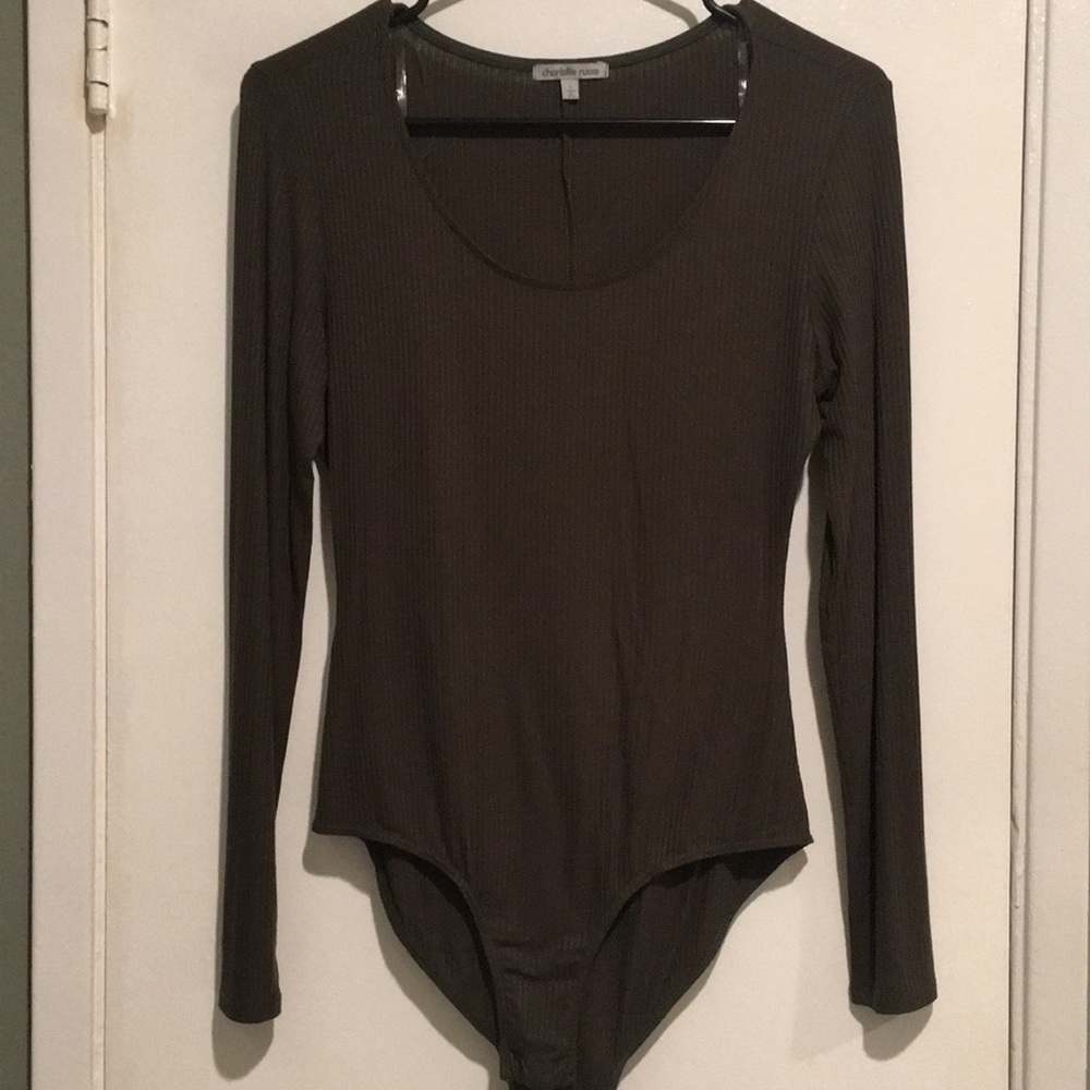 Scoop neck, ribbed long sleeve body suit!