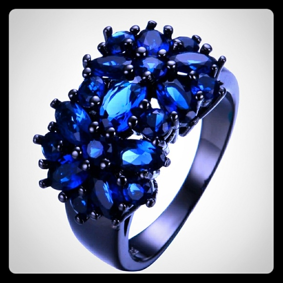 Jewelry - ELEGANT BLUE  RING