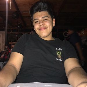 Meet your Posher, Moises