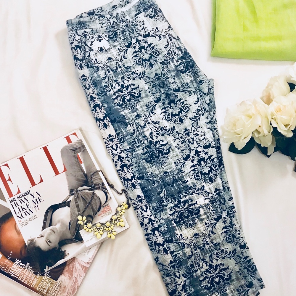 Stretchy Capri pants NWT