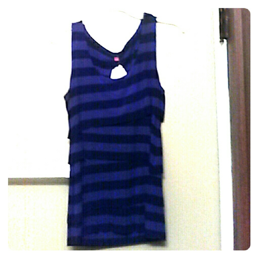 Last Chance Vince Camuto Ruffle Tank