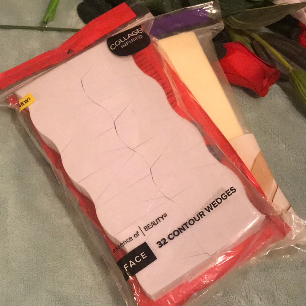 Bundle of 2 bags of 32 ct Contour/ cosmetic wedges