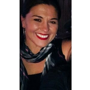 Meet your Posher, Adela