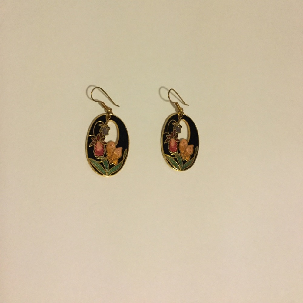 NWOT Beautiful flower earrings